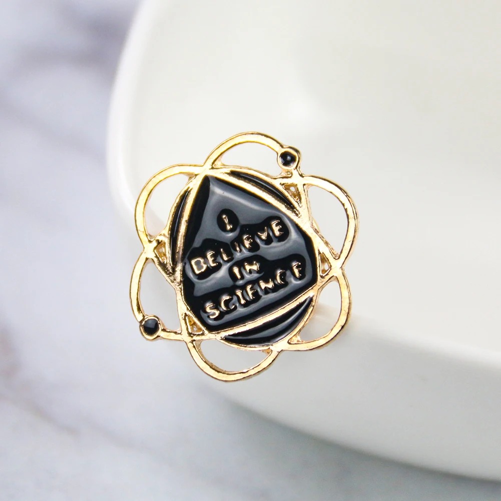 Science Themed Atom Brooch Hun - Science Hunter avaliação e preço