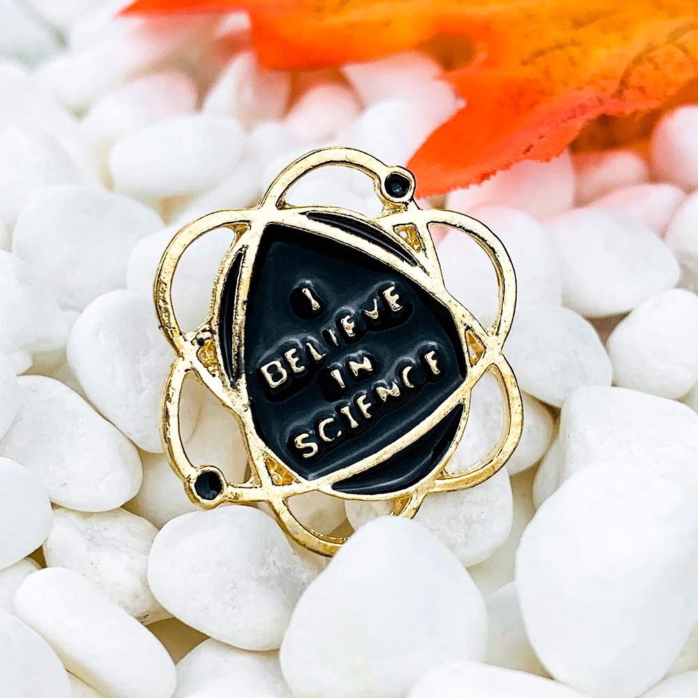 Science Themed Atom Brooch Hun - Science Hunter avaliação e preço