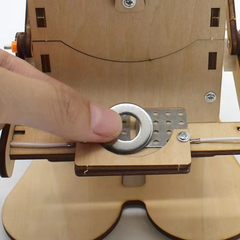 Coin Swallowing Eating Robot M - Science Max avaliação e preço